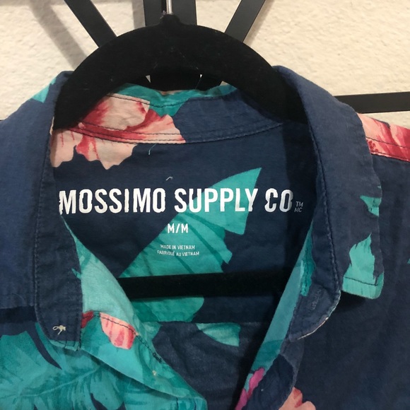 Mossimo SupplyCo Hawaiian Button Down |5| - Picture 3 of 3